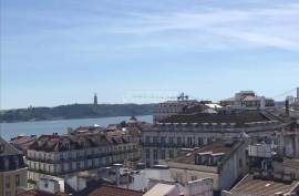 Banking office with 44 m2 on the 6th floor of a building located in Chiado, Lisbon