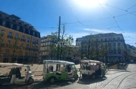 Banking office with 44 m2 on the 6th floor of a building located in Chiado, Lisbon