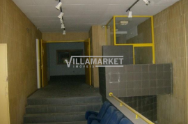 Stall store with 458 m2 consisting of 2 floors and warehouse located in Estrela in Lisbon