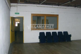 Stall store with 458 m2 consisting of 2 floors and warehouse located in Estrela in Lisbon