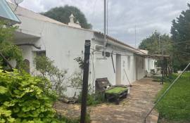 3 + 1 bedroom semi-detached house on a plot of 651 m2 located in Patã de Cima in Boliqueime