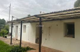 3 + 1 bedroom semi-detached house on a plot of 651 m2 located in Patã de Cima in Boliqueime