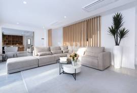 Renovated 8 Bedroom Villa with Pool for Yearly Rental in Vilamoura Renovated 8 Bedroom Villa with Pool for Yearly Rental in Vilamoura