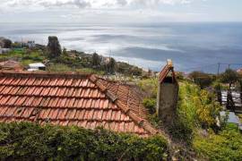 Ruin with Stunning Sea Views – Excellent Reconstruction Opportunity in Ribeira Brava