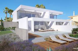 3 bedroom semi-detached luxury villa with sea views within walking distance of the centre of Praia da Luz