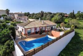 3 Bedroom Single-Storey Villa with Pool Near Boavista, Lagos