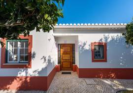 3 Bedroom Single-Storey Villa with Pool Near Boavista, Lagos