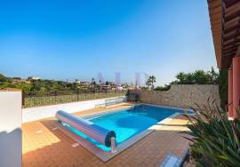 3 Bedroom Single-Storey Villa with Pool Near Boavista, Lagos