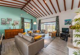 3 Bedroom Single-Storey Villa with Pool Near Boavista, Lagos