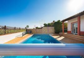 3 Bedroom Single-Storey Villa with Pool Near Boavista, Lagos