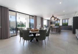 Sítio dos Quartos – Modern 4-Bedroom Villa with Saltwater Pool & Prime Location