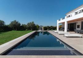 Sítio dos Quartos – Modern 4-Bedroom Villa with Saltwater Pool & Prime Location