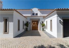Sítio dos Quartos – Modern 4-Bedroom Villa with Saltwater Pool & Prime Location