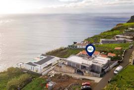Luxury 3 Bedroom Single Story Villa with Definitive Sea View
