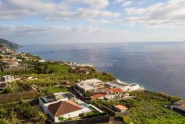 Luxury 3 Bedroom Single Story Villa with Definitive Sea View