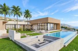 Luxury 3 Bedroom Single Story Villa with Definitive Sea View