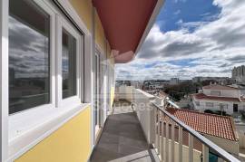 3 bedroom apartment with good areas located on Avenida 25 de Abril in Portimão 3 bedroom apartment with good areas located on Avenida 25 de Abril in Portimão