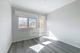 3 bedroom apartment with good areas located on Avenida 25 de Abril in Portimão 3 bedroom apartment with good areas located on Avenida 25 de Abril in Portimão