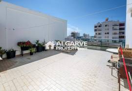 2-bedroom apartment on the top floor with sea view, 200 meters from the beach in Quarteira, Algarve