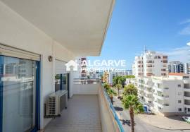 2-bedroom apartment on the top floor with sea view, 200 meters from the beach in Quarteira, Algarve