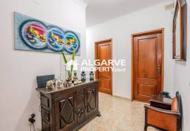 2-bedroom apartment on the top floor with sea view, 200 meters from the beach in Quarteira, Algarve