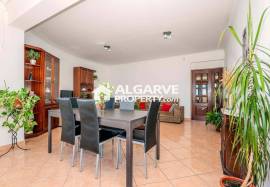 2-bedroom apartment on the top floor with sea view, 200 meters from the beach in Quarteira, Algarve