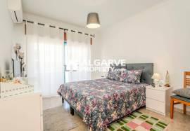 2-bedroom apartment on the top floor with sea view, 200 meters from the beach in Quarteira, Algarve