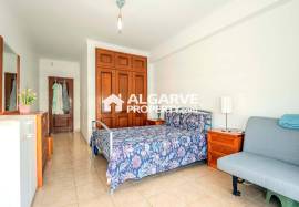 2-bedroom apartment on the top floor with sea view, 200 meters from the beach in Quarteira, Algarve