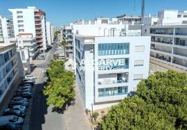 2-bedroom apartment on the top floor with sea view, 200 meters from the beach in Quarteira, Algarve
