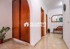 2-bedroom apartment on the top floor with sea view, 200 meters from the beach in Quarteira, Algarve