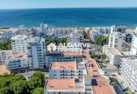 2-bedroom apartment on the top floor with sea view, 200 meters from the beach in Quarteira, Algarve