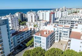 2-bedroom apartment on the top floor with sea view, 200 meters from the beach in Quarteira, Algarve