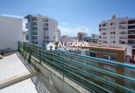 2-bedroom apartment on the top floor with sea view, 200 meters from the beach in Quarteira, Algarve