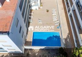 2-bedroom apartment on the top floor with sea view, 200 meters from the beach in Quarteira, Algarve