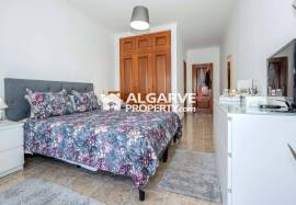 2-bedroom apartment on the top floor with sea view, 200 meters from the beach in Quarteira, Algarve