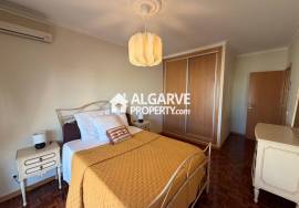 Spacious 4-bedroom apartment next to the beach in the centre of Quarteira.