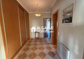 Spacious 4-bedroom apartment next to the beach in the centre of Quarteira.