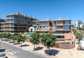 Luxurious brand new 4 bedroom apartment in front of Quarteira Beach, Algarve