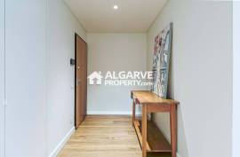 Luxurious brand new 4 bedroom apartment in front of Quarteira Beach, Algarve