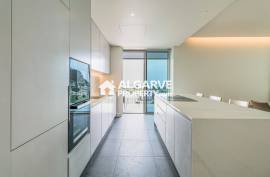 Luxurious brand new 4 bedroom apartment in front of Quarteira Beach, Algarve