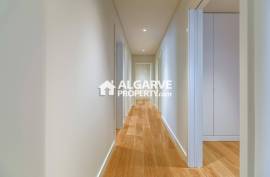 Luxurious brand new 4 bedroom apartment in front of Quarteira Beach, Algarve
