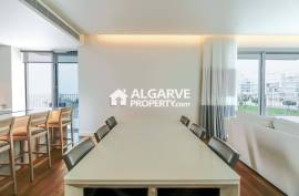 Luxurious brand new 4 bedroom apartment in front of Quarteira Beach, Algarve