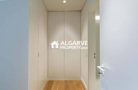 Luxurious brand new 4 bedroom apartment in front of Quarteira Beach, Algarve