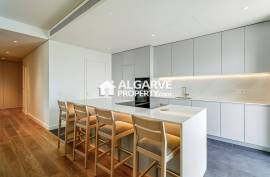 Luxurious brand new 4 bedroom apartment in front of Quarteira Beach, Algarve