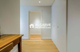 Luxurious brand new 4 bedroom apartment in front of Quarteira Beach, Algarve