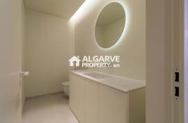 Luxurious brand new 4 bedroom apartment in front of Quarteira Beach, Algarve