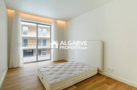 Luxurious brand new 4 bedroom apartment in front of Quarteira Beach, Algarve