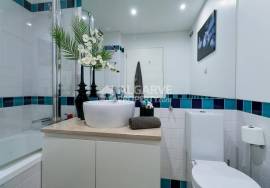 Excellent 1-bedroom apartment with sea views in a condominium with a  pool, south-facing balcony next to Quarteira beach.