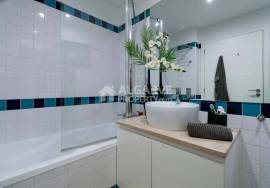 Excellent 1-bedroom apartment with sea views in a condominium with a  pool, south-facing balcony next to Quarteira beach.