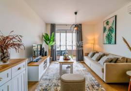 Excellent 1-bedroom apartment with sea views in a condominium with a  pool, south-facing balcony next to Quarteira beach.